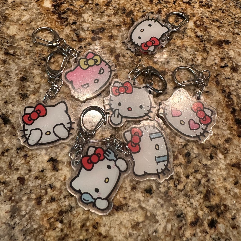 7 brand new hello kitty keychains